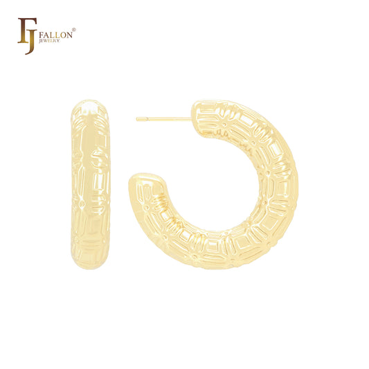 Aretes tipo aro en forma de C con forma cuadrada y textura en forma de tubo redondeado, en oro de 14 quilates, oro rosa y oro blanco.