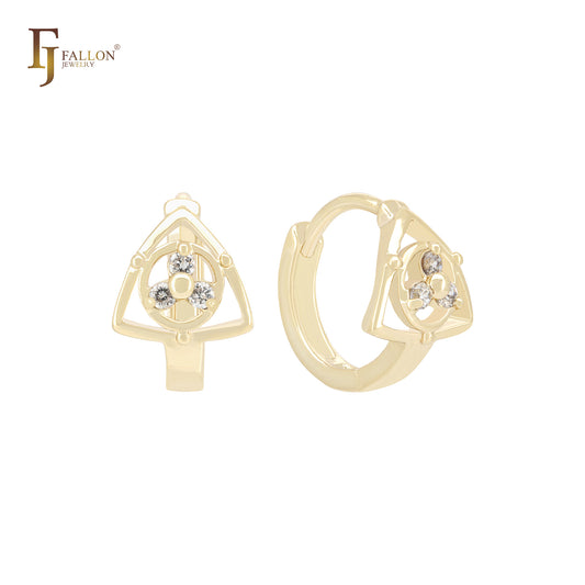 Треугольные серьги Huggie из золота 14 карат с тройным белым фианитом