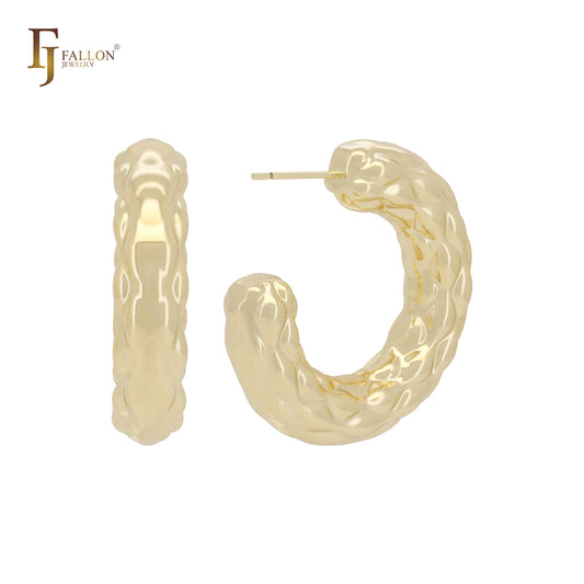 Серьги-гвоздики в форме ромба с неровной текстурой в форме буквы C из 14-каратного золота, розового золота и белого золота