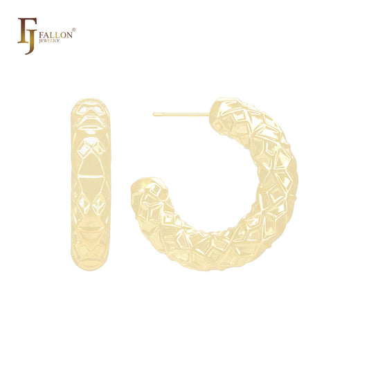 Pendientes de aro con forma de C y tubo redondo con textura de rombos en oro de 14 quilates, oro rosa y oro blanco.