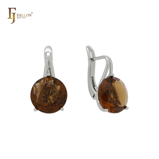 Pendientes de oro blanco con circonitas cúbicas redondas y un gran solitario de color café.