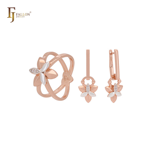 Conjunto de joias em dois tons com cruzes duplas de folhas de trevo e flor em ouro rosa com anéis