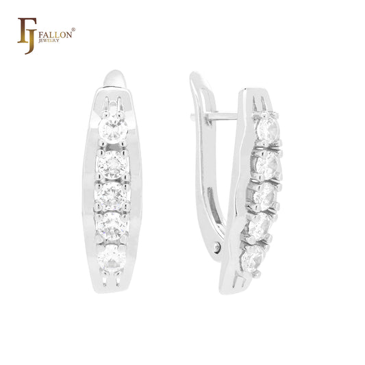 Pendientes de oro rosa, oro de 14 quilates y oro blanco con cinco circonitas blancas redondeadas.