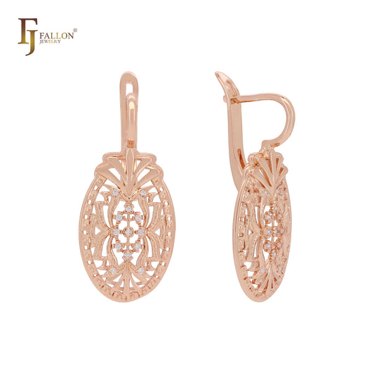 Pendientes de oro rosa de 14 quilates con circonitas blancas en forma ovalada y textura de filigrana.