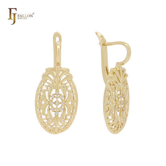 Pendientes de oro rosa de 14 quilates con circonitas blancas en forma ovalada y textura de filigrana.