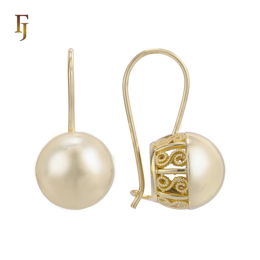 Pendientes de gancho de alambre con forma de linterna de cuentas de Oksana en colores chapados en oro de 14 quilates, oro de 18 quilates y oro rosa.