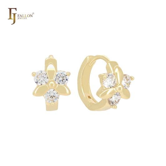 Pendientes Huggie de oro de 14 quilates con triple circonita blanca en forma de abanico