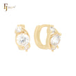 Pendientes Huggie de oro de 14 quilates con circonitas blancas redondeadas