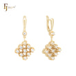 Pendientes de clip con flor de circonitas blancas en racimo de oro de 14 quilates