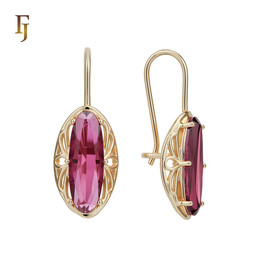 Pendientes simples de oro rosa con gancho de alambre de CZ rojo ovalado grande