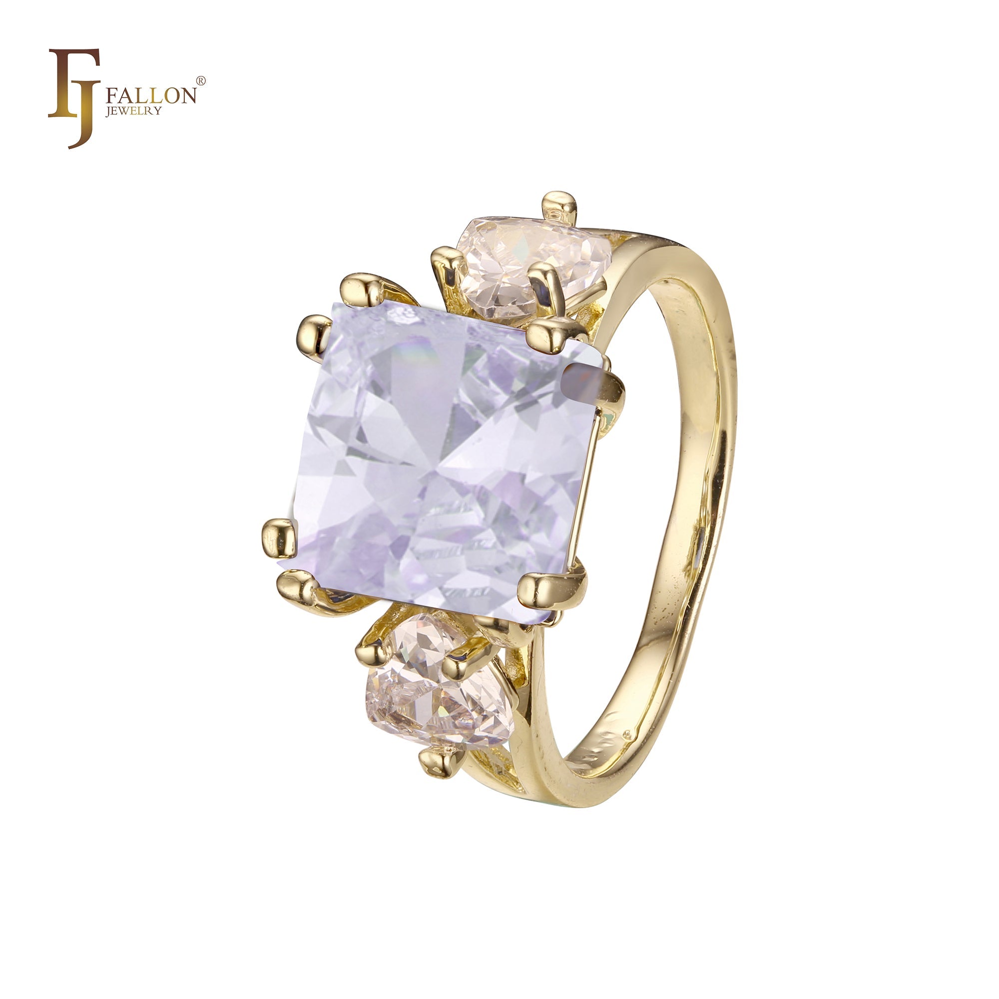 Anillo de compromiso en oro de 14 quilates con solitario de gran corte esmeralda y circonitas cúbicas coloridas en ambos lados, con dos circonitas blancas.