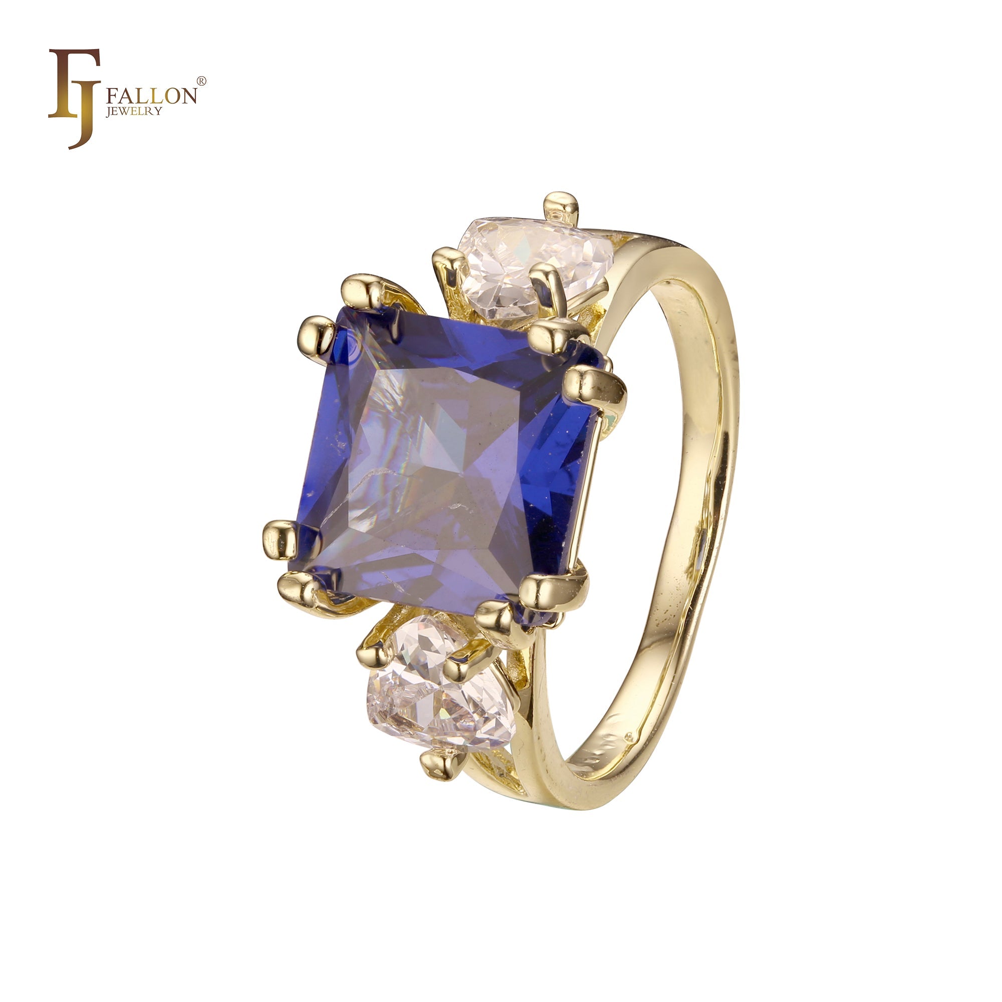 Anillo de compromiso en oro de 14 quilates con solitario de gran corte esmeralda y circonitas cúbicas coloridas en ambos lados, con dos circonitas blancas.