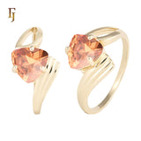 Anillos Solitario diseño triángulo piedra en colores baño Oro 18K, Oro Blanco, Oro 14K, Oro Rosa