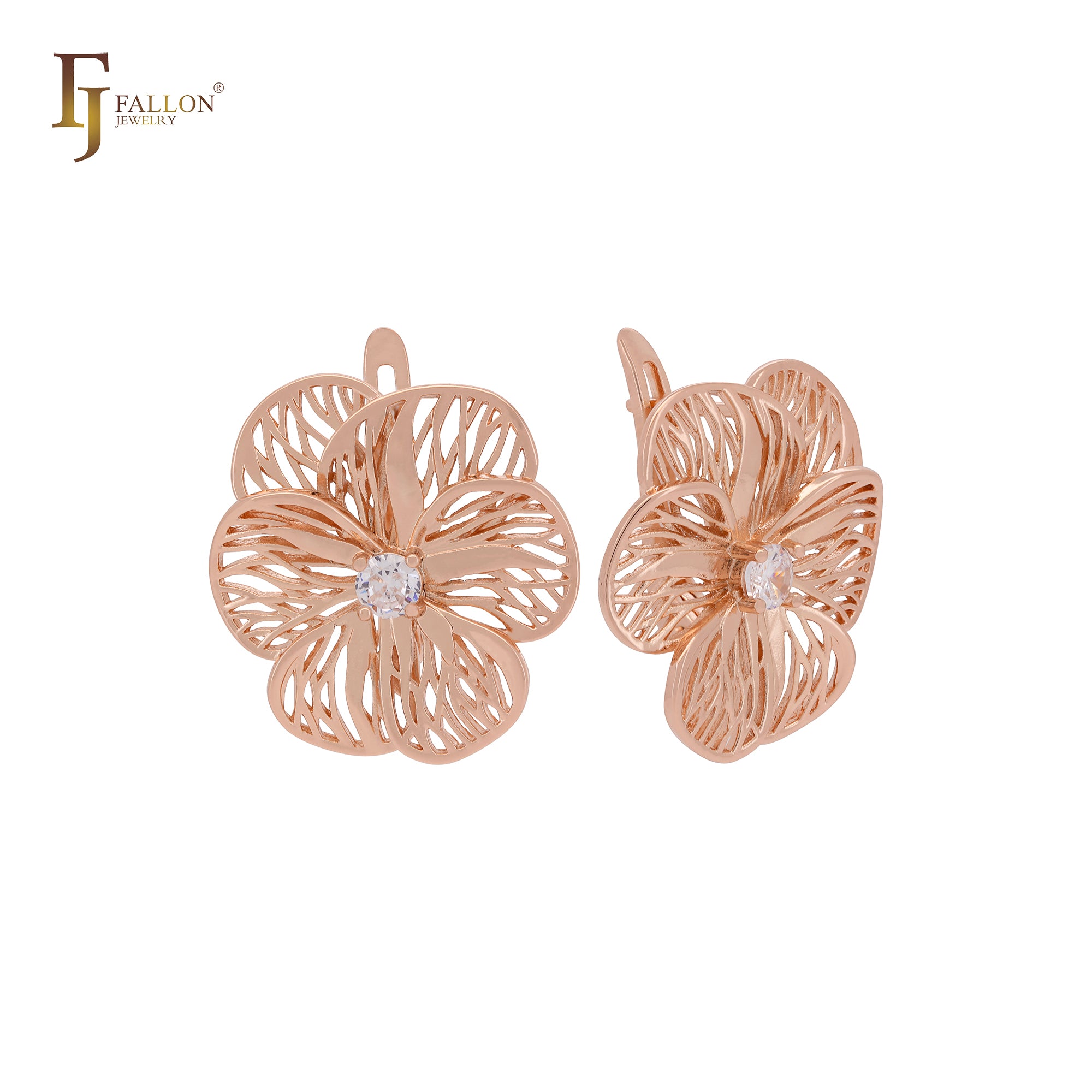 Elegantes y lujosos pendientes de clip en oro rosa con una gran flor de alambre y circonitas blancas.