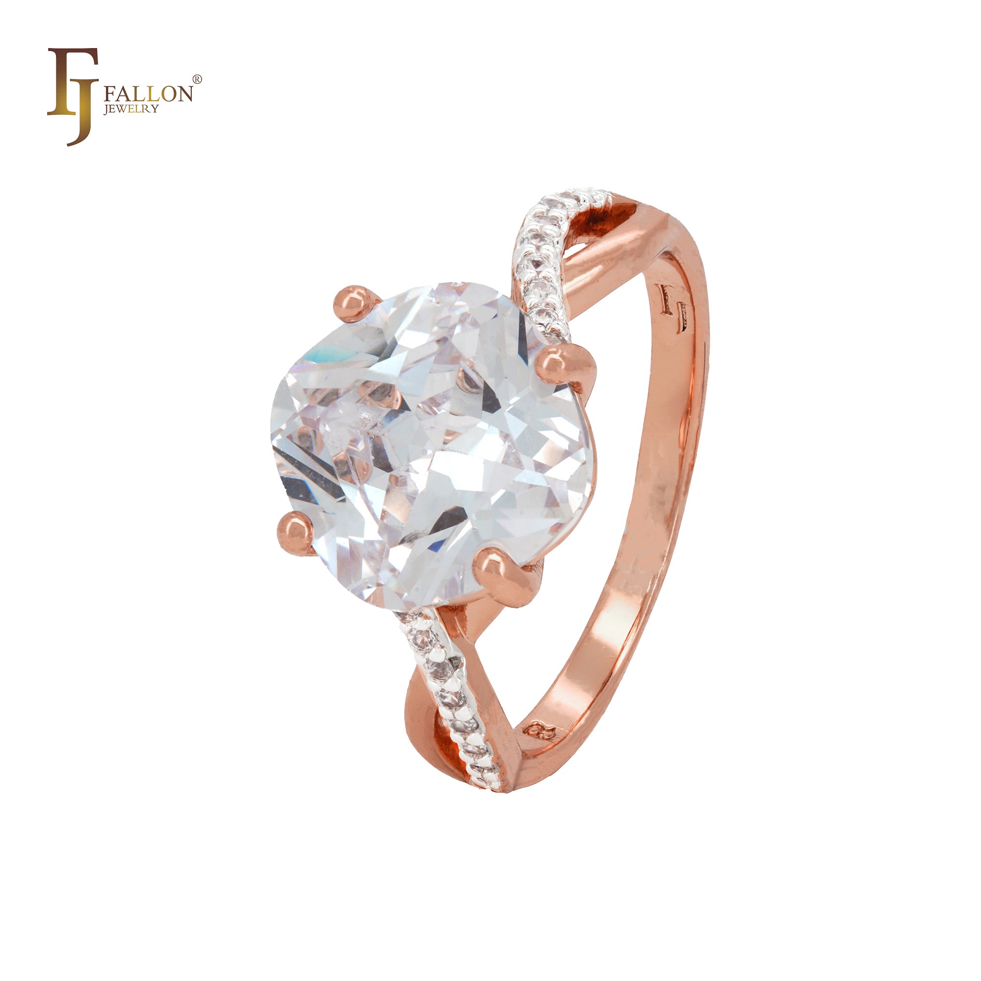 Anillo de compromiso en oro rosa de dos tonos con solitario de circonitas blancas y pavé de circonitas blancas.