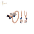 Conjunto de joyas en dos tonos de oro rosa con anillos y mariposa de circonitas blancas en racimo con circonitas azul profundo