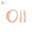 Conjunto de joyas geométricas de oro rosa con forma de media ventana y anillos
