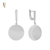 Pendientes minimalistas de clip con disco redondeado plano en oro de 14 quilates, oro rosa y oro blanco.