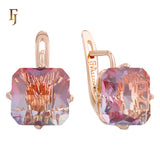 El tesoro de Ashlee: aretes de oro rosa de 14 quilates con circonitas cúbicas de colores y corte esmeralda en solitario.