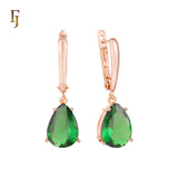 .Aretes de piedra en forma de lágrima en colores chapados en oro de 14 quilates, oro rosa y oro blanco.