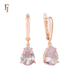 .Aretes de piedra en forma de lágrima en colores chapados en oro de 14 quilates, oro rosa y oro blanco.