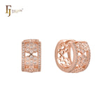Pendientes Huggie de oro rosa de 14 quilates con circonitas blancas en filigrana