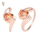Anillos Solitario diseño triángulo piedra en colores baño Oro 18K, Oro Blanco, Oro 14K, Oro Rosa