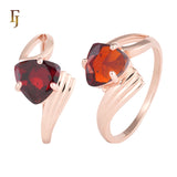 Anillos Solitario diseño triángulo piedra en colores baño Oro 18K, Oro Blanco, Oro 14K, Oro Rosa
