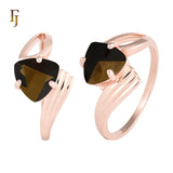 Anillos Solitario diseño triángulo piedra en colores baño Oro 18K, Oro Blanco, Oro 14K, Oro Rosa