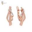 Pendientes de clip de dos tonos en oro rosa con circonitas blancas y forma irregular.