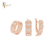 Conjunto de joyas de oro rosa de dos tonos con anillos y circonitas blancas en diseño repetitivo regular