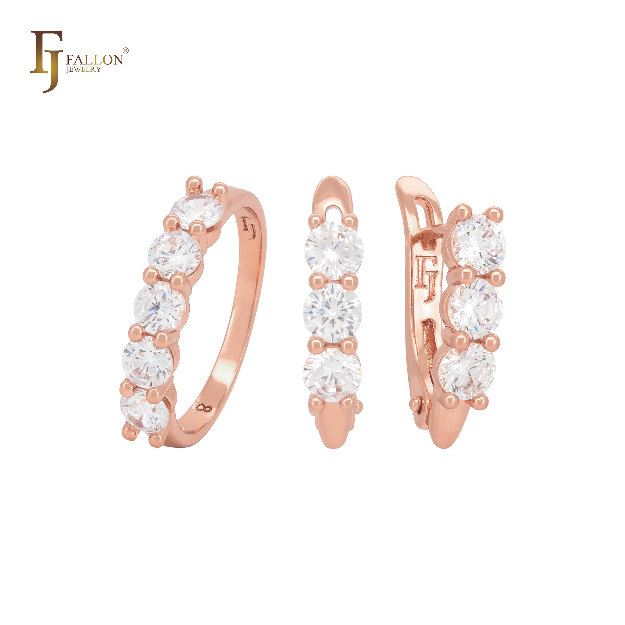 Conjunto de joyas de oro rosa con triple racimo de circonitas blancas redondeadas y anillos