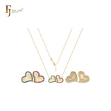 Collar de oro rosa de 14 quilates con doble corazón de circonitas azules y rosas.