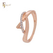 Anillos de moda de dos tonos en oro rosa con circonitas blancas y cinta retorcida