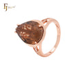 Anillos de compromiso de oro rosa con circonitas cúbicas y forma de pera grande