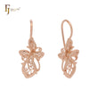 Pendientes de gancho de alambre de oro rosa con filigrana de flor de mariposa