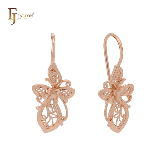 Pendientes de gancho de alambre de oro rosa con filigrana de flor de mariposa