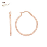 Aros de oro rosa de 14 quilates con textura de serpiente brillante