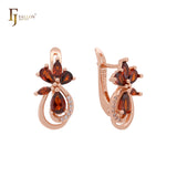 Pendientes de clip de oro rosa con flor en flor y circonitas rojas en racimo