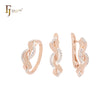 Conjunto de joyas de oro rosa de dos tonos con anillos y cintas retorcidas de circonitas blancas