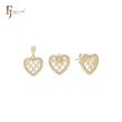 Pequeño conjunto de joyas en forma de corazón con circonitas blancas en racimo en oro de 14 quilates, con colgante y pendientes tipo botón.