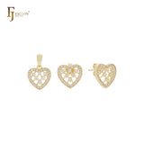 Pequeño conjunto de joyas en forma de corazón con circonitas blancas en racimo en oro de 14 quilates, con colgante y pendientes tipo botón.