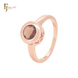 Elegante anillo de compromiso de oro rosa con circonita cúbica color café solitario