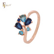 Anillos de compromiso de oro rosa con ramas en flor y circonitas azules