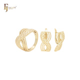 Conjunto de joyas con cruces geométricos entrelazados en oro rosa de 14 quilates y anillos