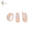Conjunto de joyas de oro rosa de dos tonos con anillos y tres filas de circonitas blancas
