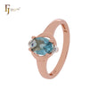 Anillo de compromiso de oro rosa en dos tonos con circonita cúbica azul lago y solitario ovalado