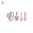 Conjunto de joyas de oro rosa de dos tonos con circonitas blancas triangulares y flecha de circonitas blancas, anillos y colgante.