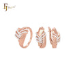 Lujoso conjunto de joyas de oro rosa con múltiples bandas y cintas entrelazadas y anillos