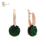 Pendientes de clip bicolor en oro rosa con circonitas cúbicas grandes, redondeadas y coloridas, y circonitas blancas.